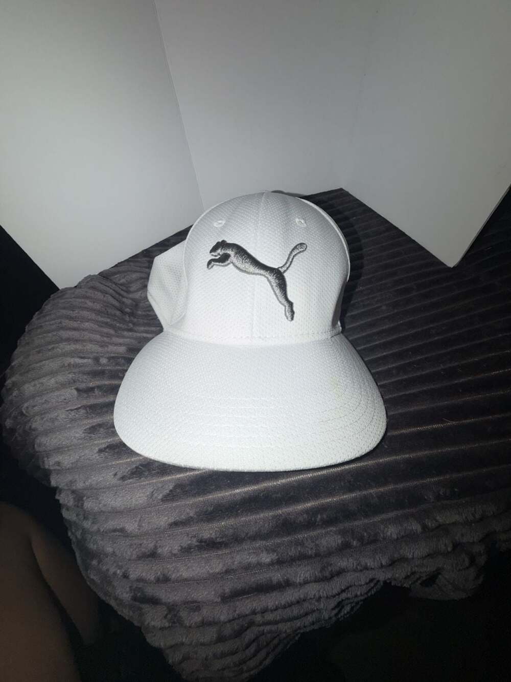 Puma Mesh Stretch Fit Cap Size S/M White Silver